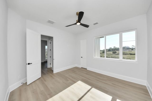 299 Peninsula Point Drive, Montgomery, TX 77356