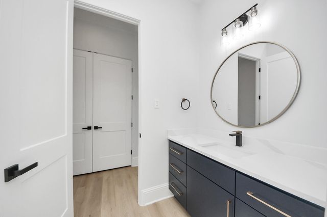 299 Peninsula Point Drive, Montgomery, TX 77356