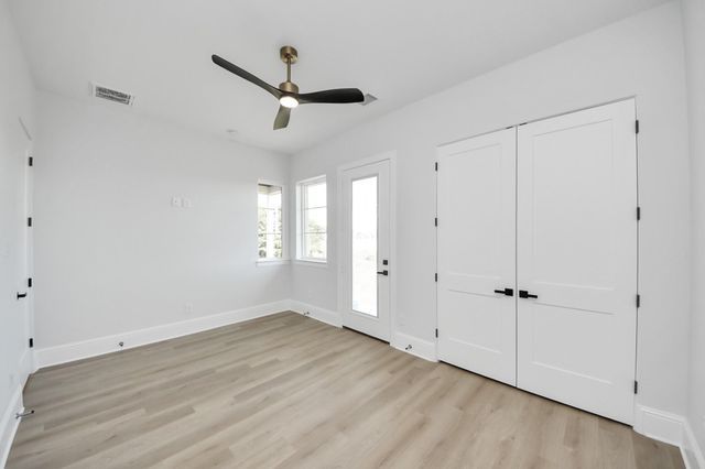 299 Peninsula Point Drive, Montgomery, TX 77356