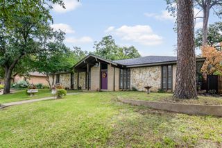 229 Brookview Drive, Hurst, TX 76054