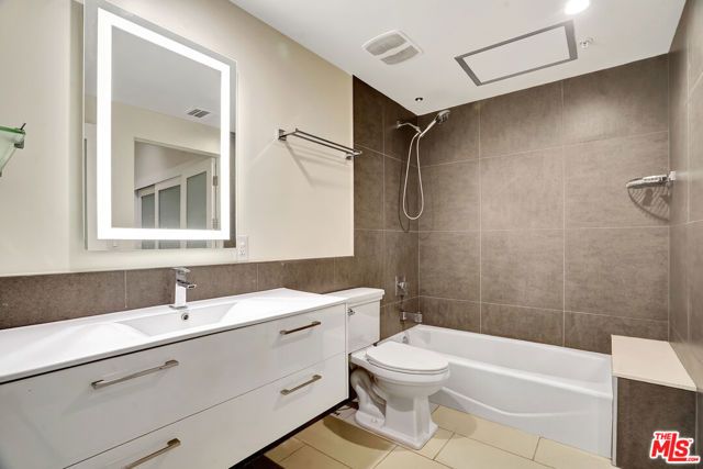 939 S Broadway 802, Los Angeles, CA 90015