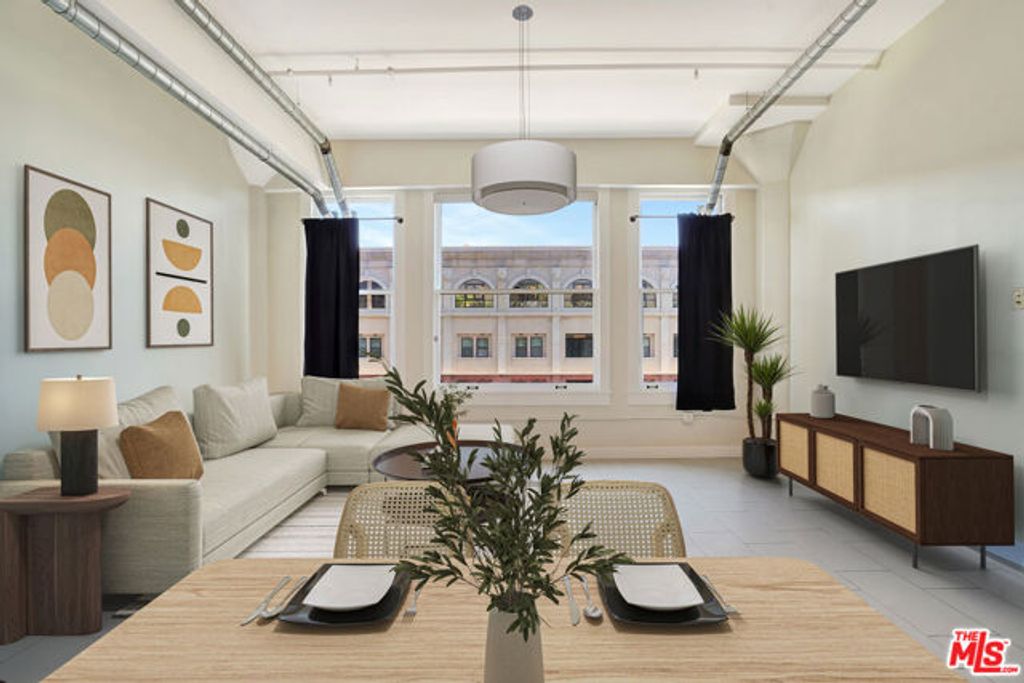 939 S Broadway 802, Los Angeles, CA 90015