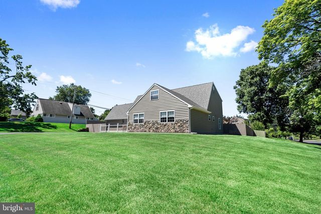 57 RUST HILL RD, Levittown, PA 19056