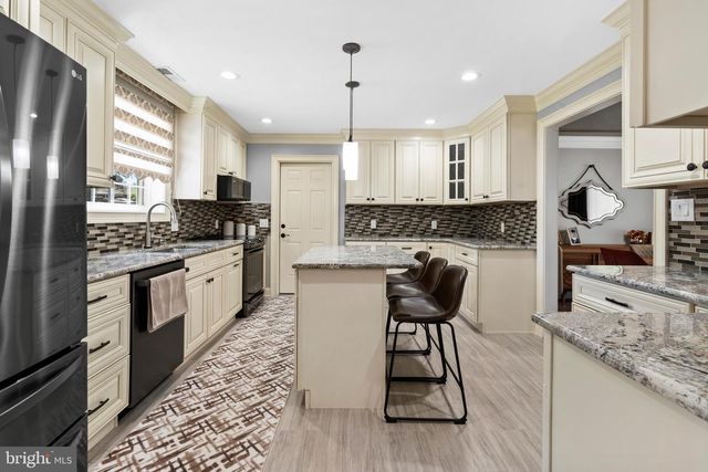 57 RUST HILL RD, Levittown, PA 19056