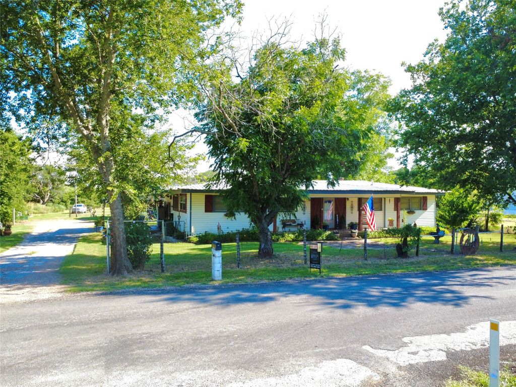 967 Halbert Drive, Newark, TX 76071