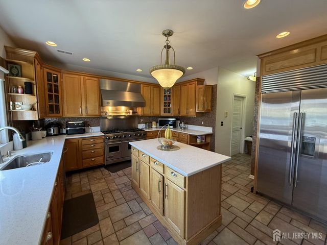 28 Renk Farm Drive, South Brunswick, NJ 08852