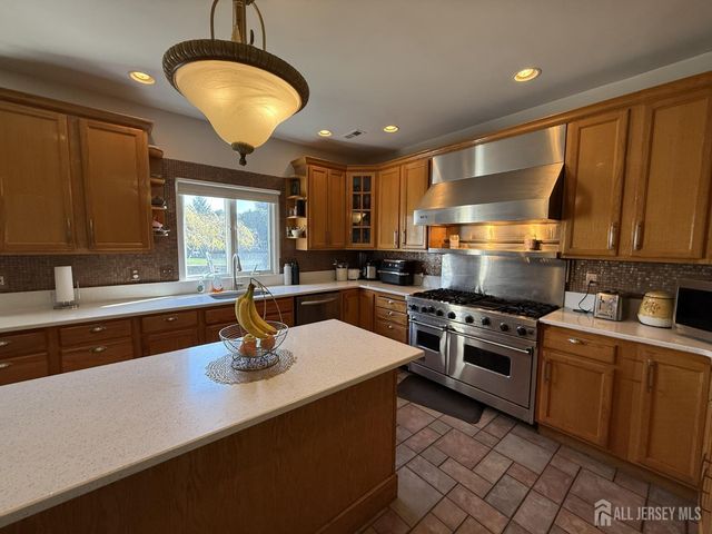 28 Renk Farm Drive, South Brunswick, NJ 08852