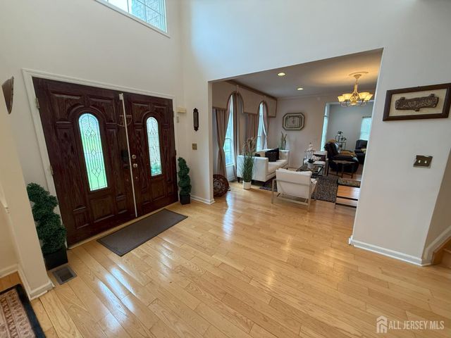 28 Renk Farm Drive, South Brunswick, NJ 08852