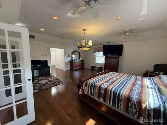 28 Renk Farm Drive, South Brunswick, NJ 08852