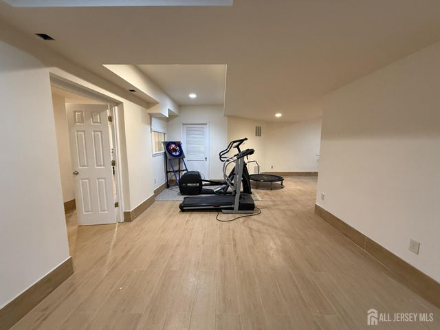 28 Renk Farm Drive, South Brunswick, NJ 08852