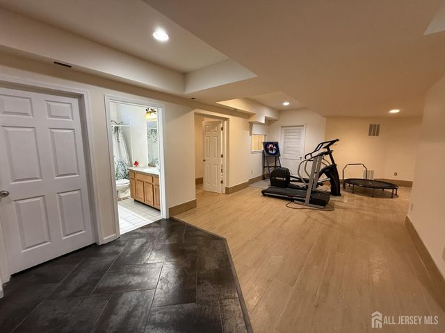 28 Renk Farm Drive, South Brunswick, NJ 08852