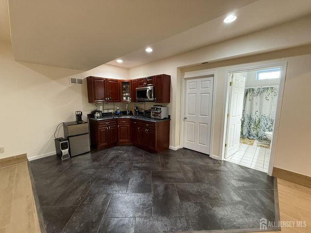 28 Renk Farm Drive, South Brunswick, NJ 08852