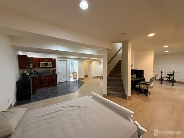 28 Renk Farm Drive, South Brunswick, NJ 08852