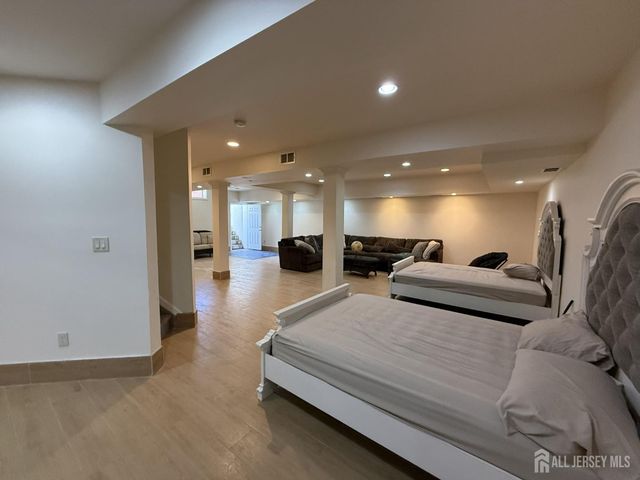 28 Renk Farm Drive, South Brunswick, NJ 08852