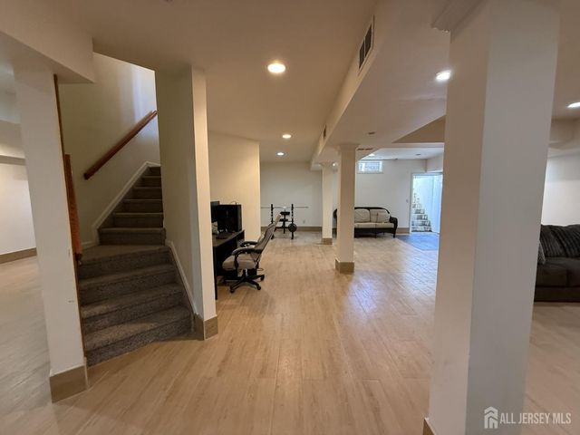 28 Renk Farm Drive, South Brunswick, NJ 08852