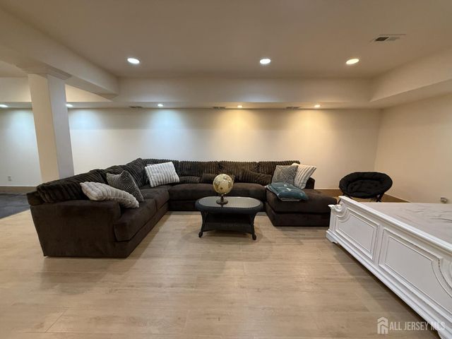 28 Renk Farm Drive, South Brunswick, NJ 08852