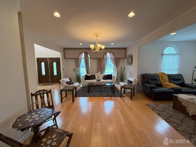 28 Renk Farm Drive, South Brunswick, NJ 08852