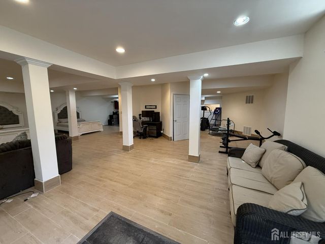 28 Renk Farm Drive, South Brunswick, NJ 08852