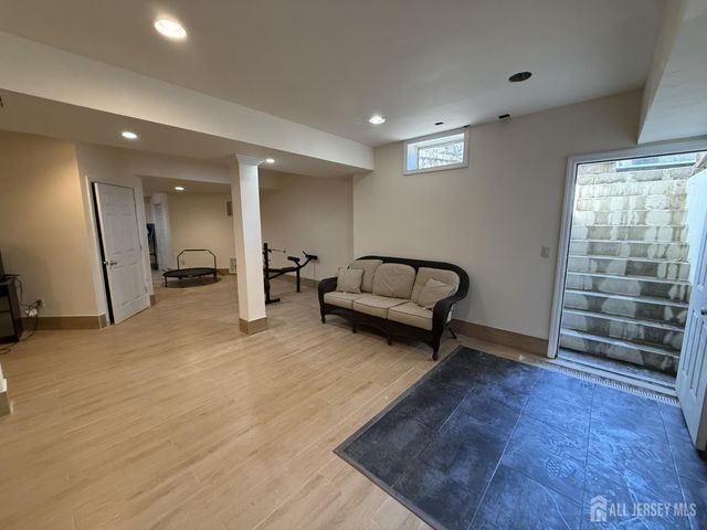 28 Renk Farm Drive, South Brunswick, NJ 08852