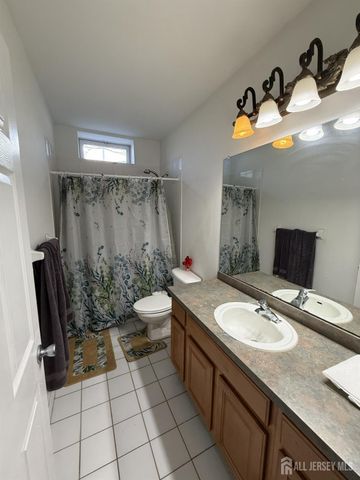 28 Renk Farm Drive, South Brunswick, NJ 08852