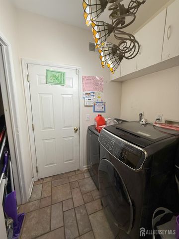 28 Renk Farm Drive, South Brunswick, NJ 08852