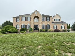 28 Renk Farm Drive, South Brunswick, NJ 08852