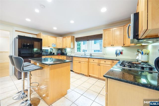 41 Downey Drive, Tenafly, NJ 07670