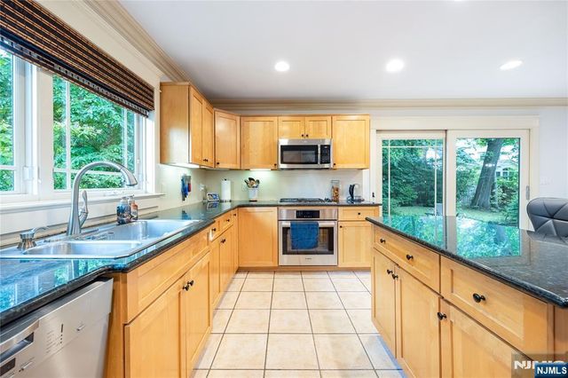 41 Downey Drive, Tenafly, NJ 07670