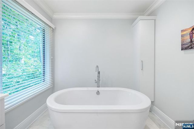 41 Downey Drive, Tenafly, NJ 07670