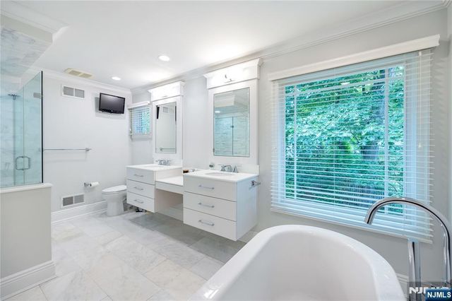41 Downey Drive, Tenafly, NJ 07670