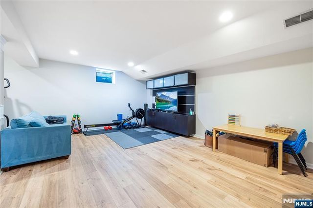 41 Downey Drive, Tenafly, NJ 07670