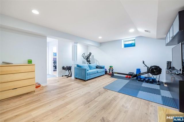 41 Downey Drive, Tenafly, NJ 07670
