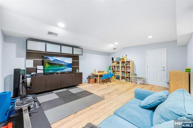 41 Downey Drive, Tenafly, NJ 07670