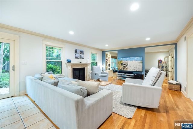 41 Downey Drive, Tenafly, NJ 07670