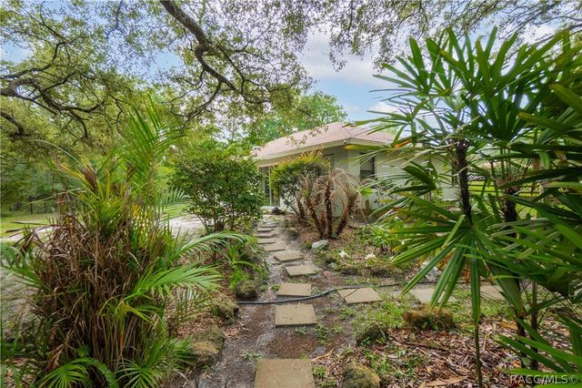 2925 W Birds Nest Drive, Beverly Hills, FL 34465