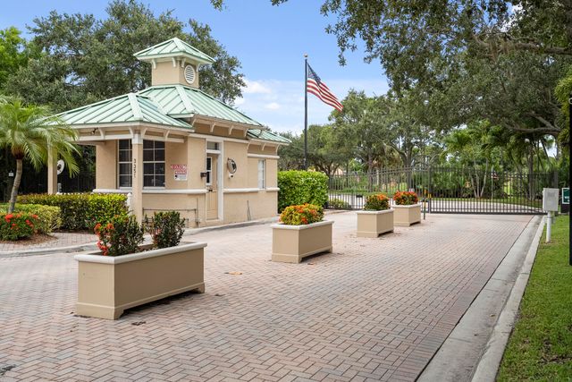 4626 NW Wandering Oak Court, Jensen Beach, FL 34957