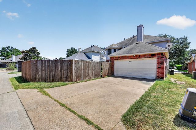 1225 Sam Dennis Drive, Lewisville, TX 75077