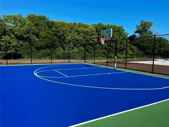 2417 SW Woodhaven Lane, Lee's Summit, MO 64082