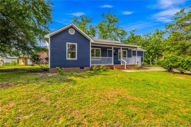 302 W 6th Avenue, Raeford, NC 28376