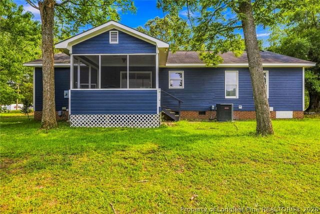 302 W 6th Avenue, Raeford, NC 28376