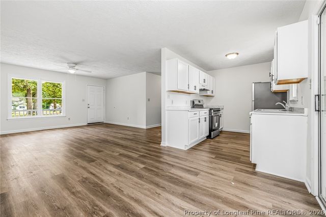 302 W 6th Avenue, Raeford, NC 28376