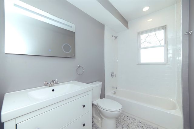 10 Duffley Ct 1, Boston, MA 02467