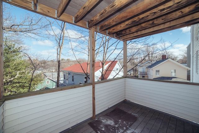 10 Duffley Ct 1, Boston, MA 02467