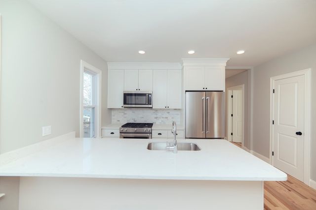 10 Duffley Ct 1, Boston, MA 02467
