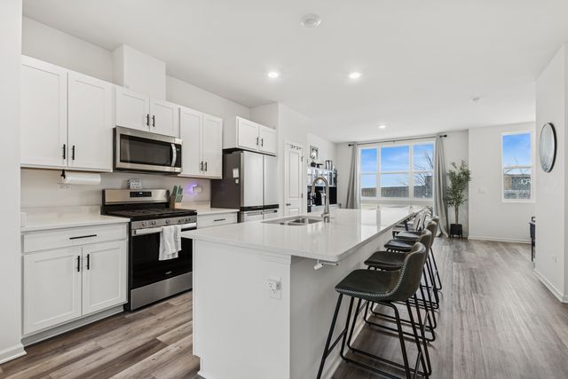 306 Summit Circle, Lombard, IL 60148