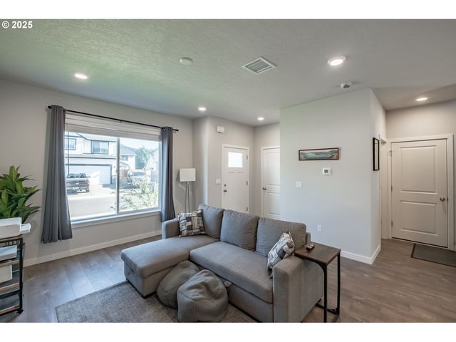 4465 NINEBARK Loop, Sweet Home, OR 97386