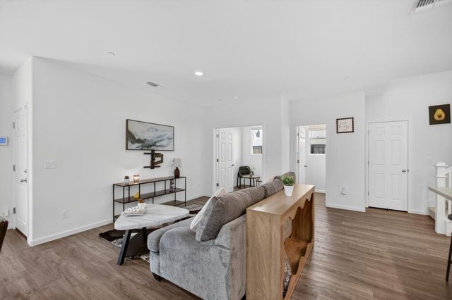 8254 Ocho Way, Elk Grove, CA 95757