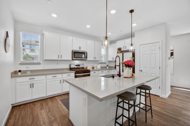 8254 Ocho Way, Elk Grove, CA 95757