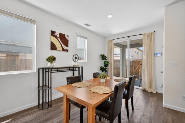 8254 Ocho Way, Elk Grove, CA 95757