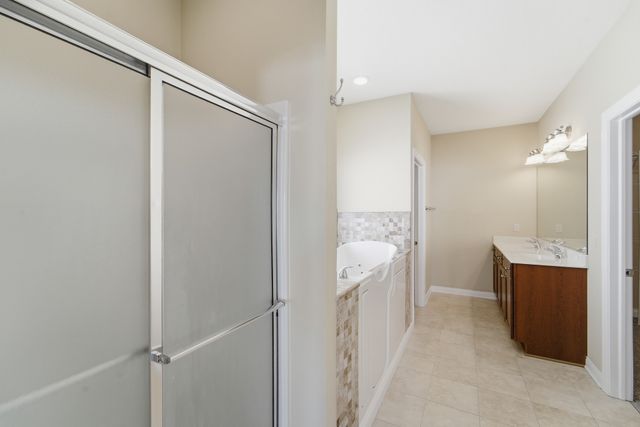 13007 Alpine Drive, Urbandale, IA 50323